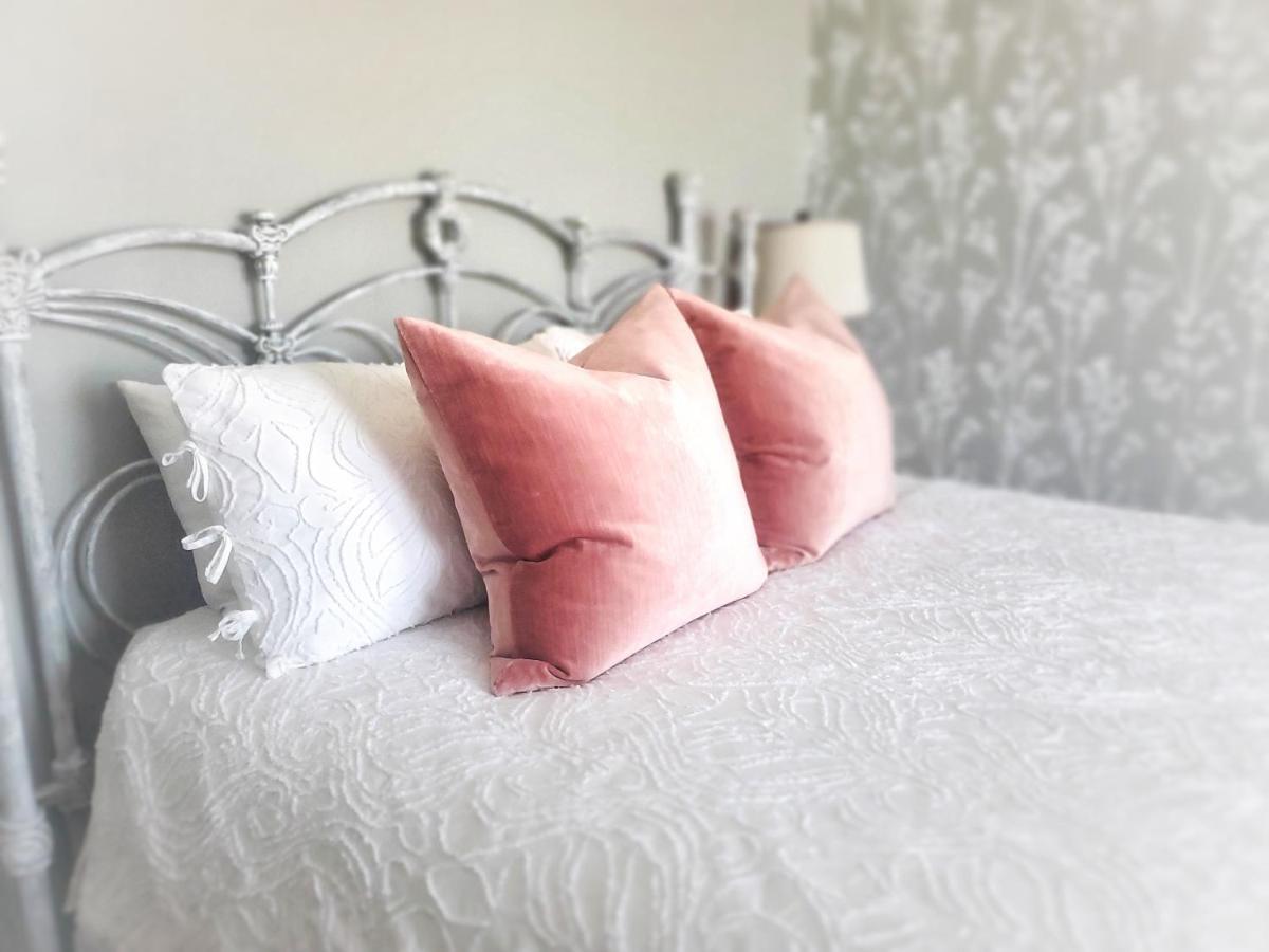 The Old Library Inn Bed & Breakfast Олийн Екстериор снимка