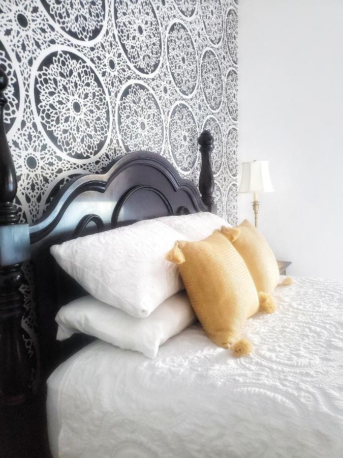 The Old Library Inn Bed & Breakfast Олийн Екстериор снимка