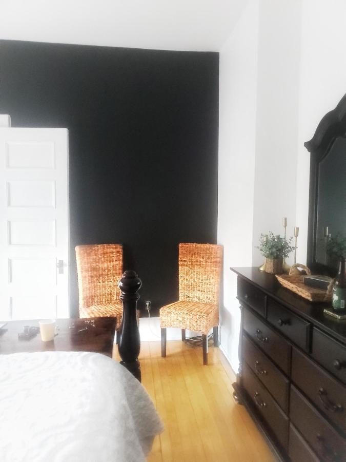 The Old Library Inn Bed & Breakfast Олийн Екстериор снимка
