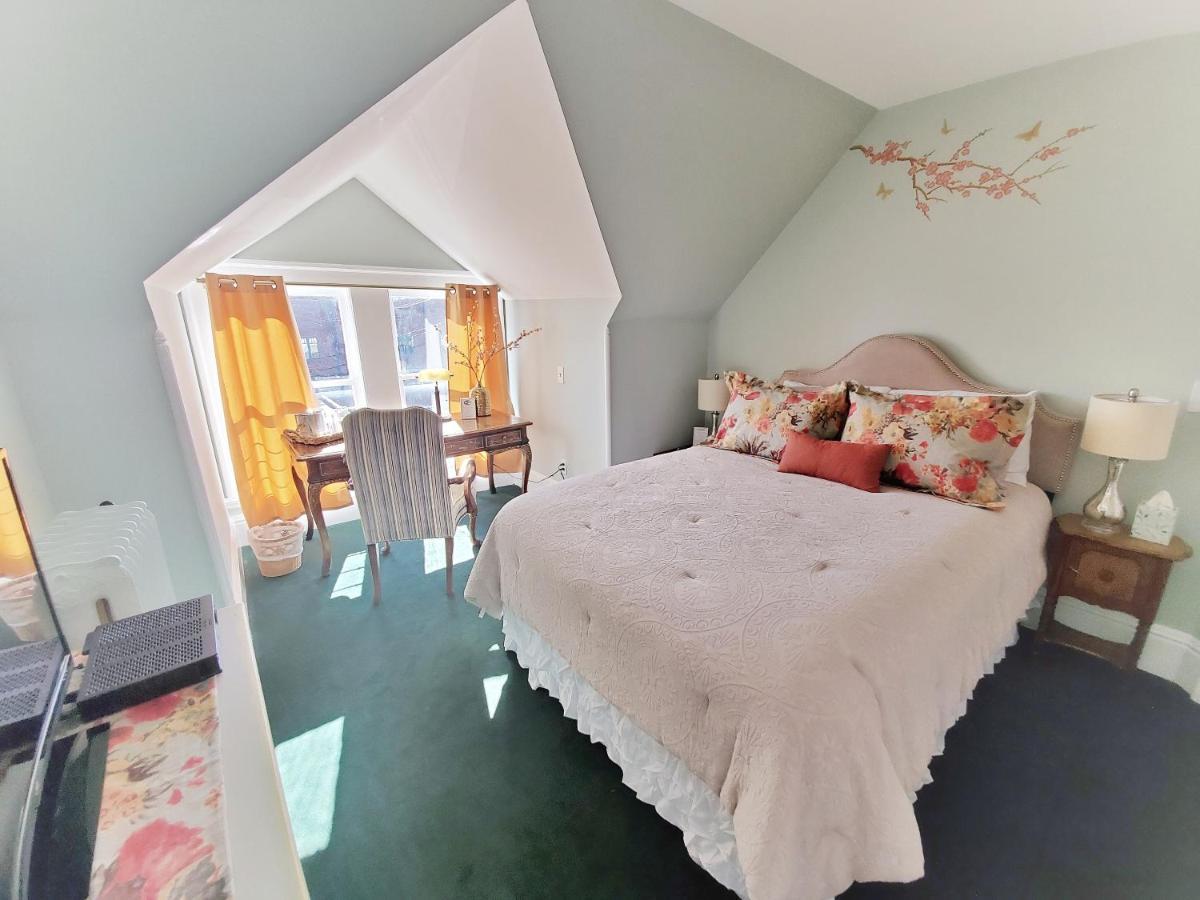 The Old Library Inn Bed & Breakfast Олийн Екстериор снимка